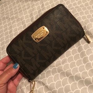 Michael Kors wristlet/wallet